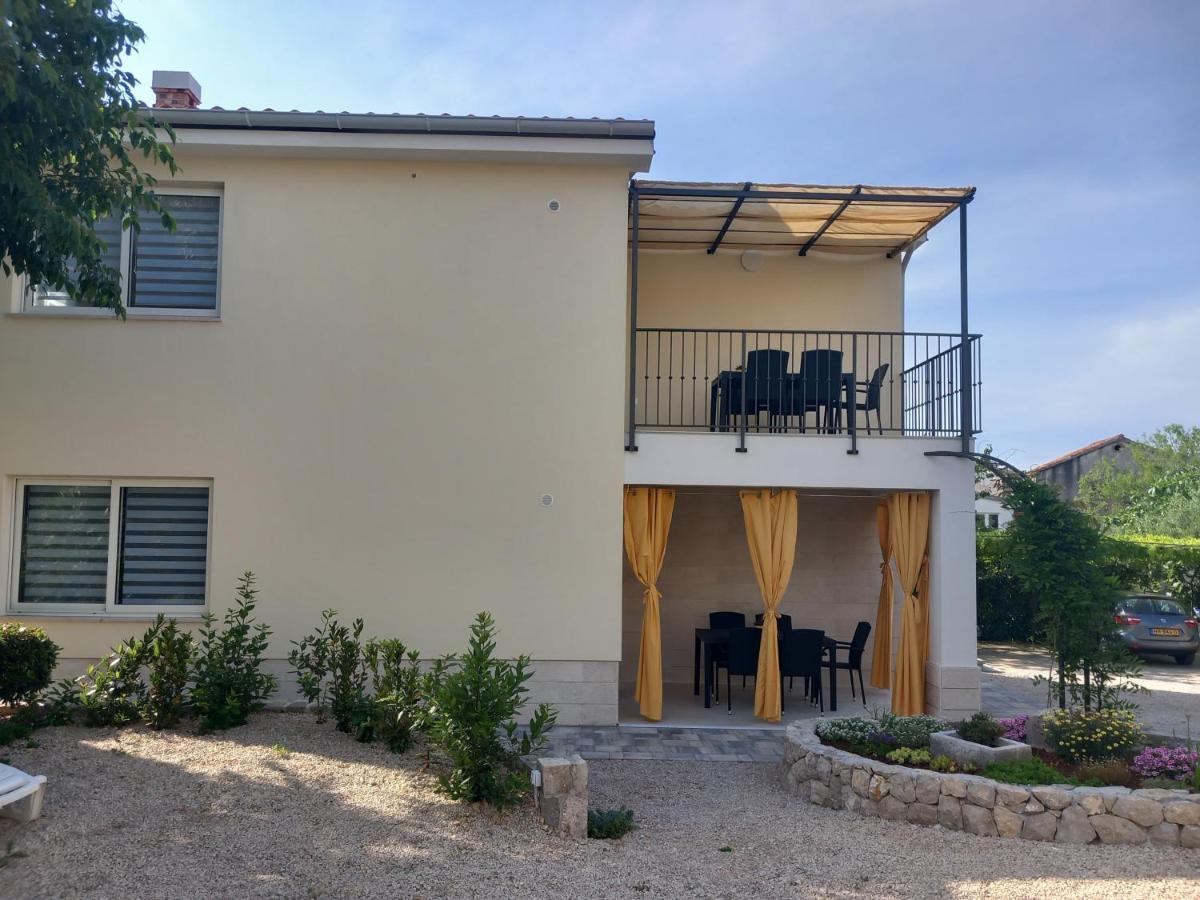 Apartman Ivona U Prizemlju Malinska Exterior foto