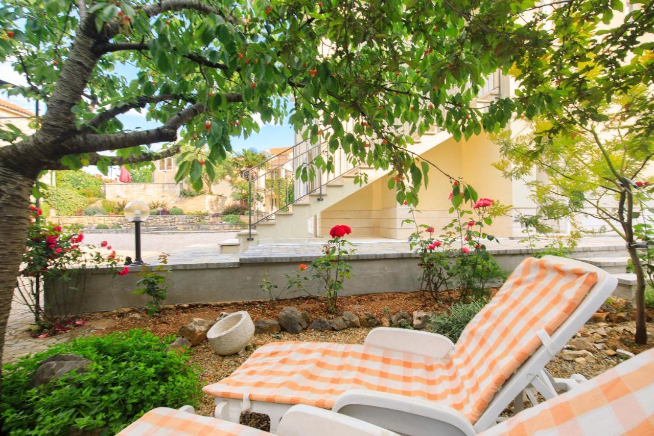 Apartman Ivona U Prizemlju Malinska Exterior foto